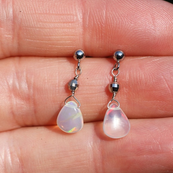 Handmade Natural Welo Opal Earrings Solid 14k Gold 585 , briolettes - Picture 2 of 7